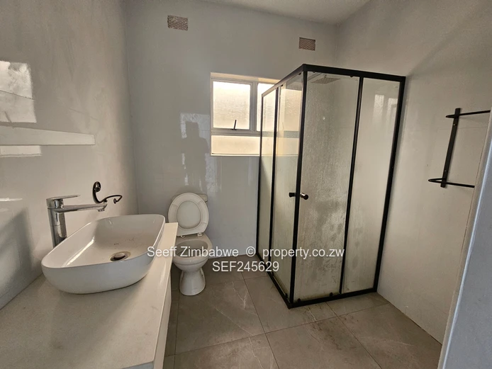 Stunning Modern Residence: Sustainable 3-Bedroom All-Ensuite Home In Athlone, Greendale