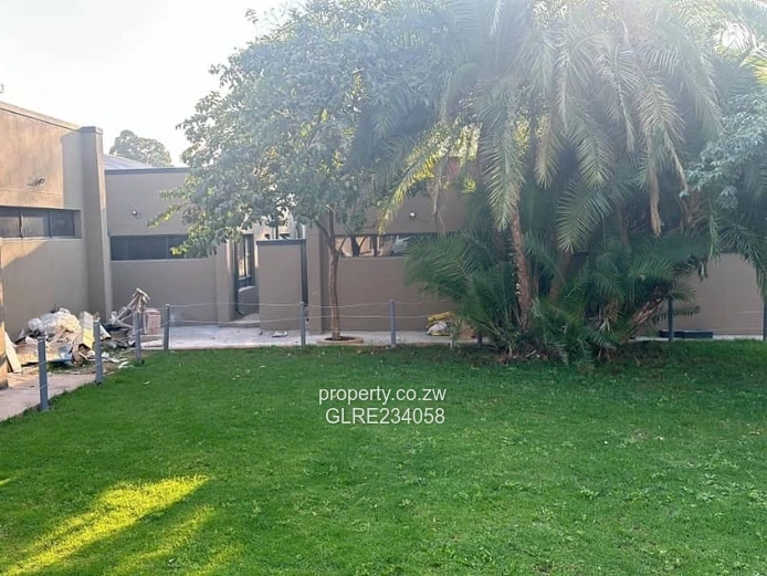 Spacious 3-Bedroom Flat to Let in Avondale West 