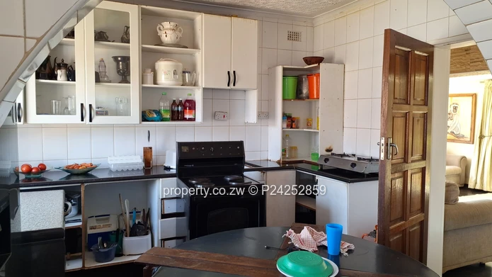 Helensvale, Off Domboshava Road 395K
