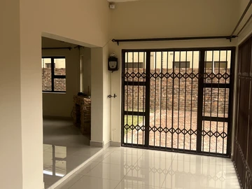 3 Bedroom Flat & Apartment