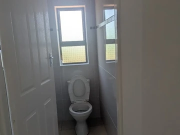 4 Bedroom Flat & Apartment