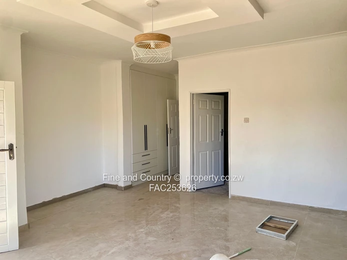 Spacious Family Home with Cottage in Selbourne Park Phase 2