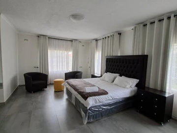 6 Bedroom House