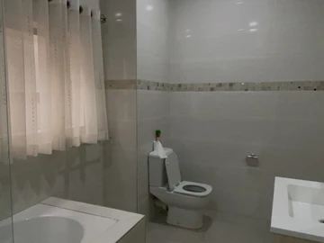 3 Bedroom Flat & Apartment