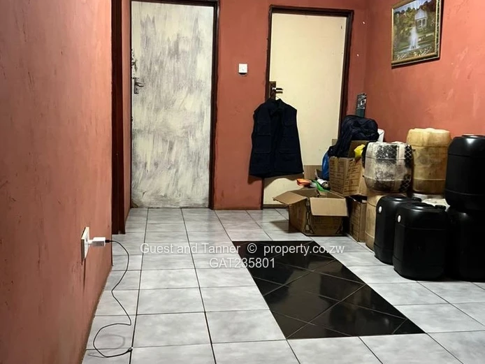 3-Bedroom House with 2-Bedroom Cottage for Sale in Mahatshula North, Bulawayo