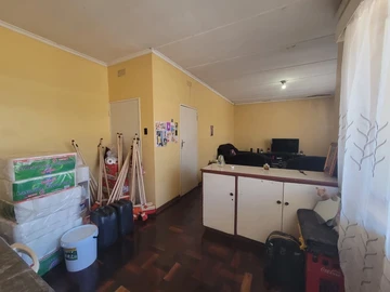 2 Bedroom Flat & Apartment