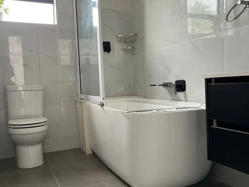 3 Bedroom Flat & Apartment