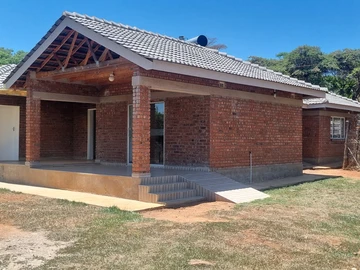 4 Bedroom Flat & Apartment