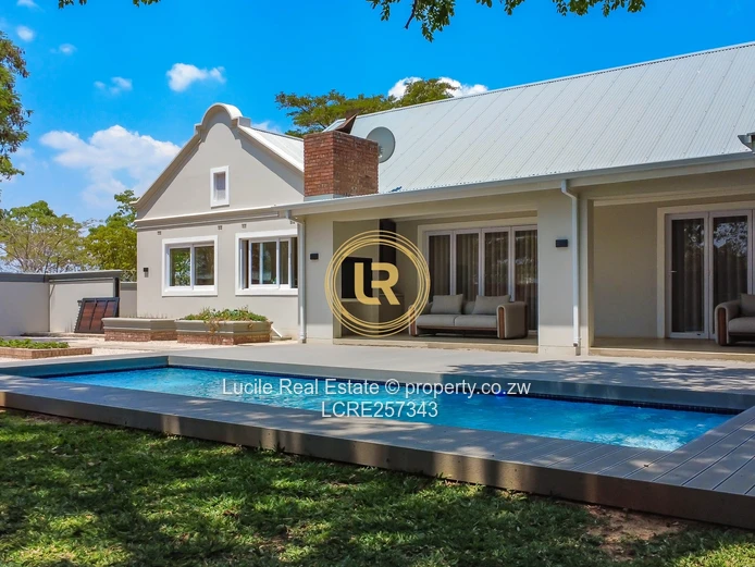 Luxury Living In Helensvale | Fully Furnished Home