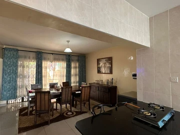 4 Bedroom Flat & Apartment