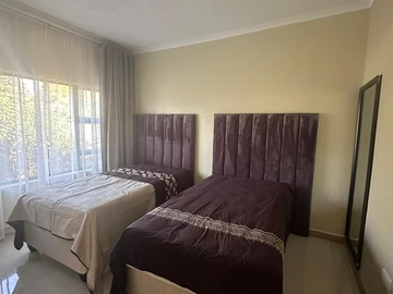 6 Bedroom Flat & Apartment