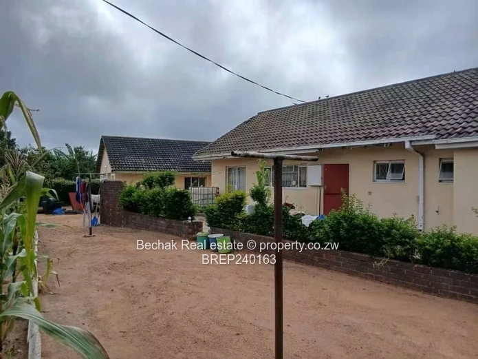 Luveve 4   3-Bed Home on 3900m² — Cottage, Garage, Garden