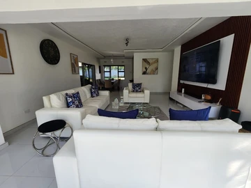 6 Bedroom House
