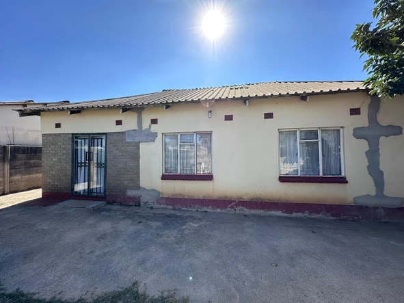  3 Bedroom House for Sale in Mabvuku(Manresa)