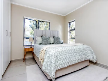 4 Bedroom Flat & Apartment