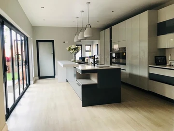 5 Bedroom House
