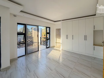 4 Bedroom Flat & Apartment