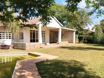 Stunning 3-Bedroom House in Kumalo with Pool & Borehole