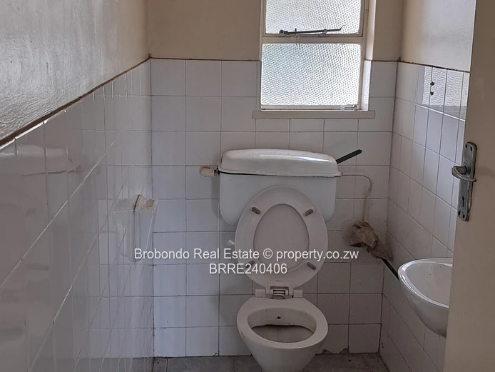 Sunridge House with Harare Drive Frontage for rent!