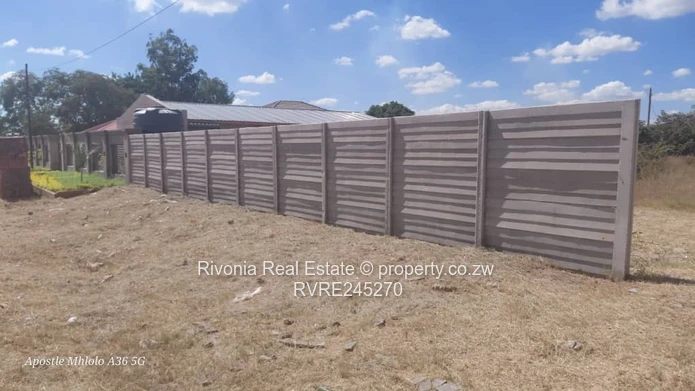 Walled 1000m² Stand with Municipal Water in Waterfalls Debshire