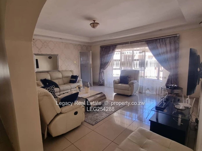Borrowdale: Grand 9-Bed Residence on 4000m² with Borehole