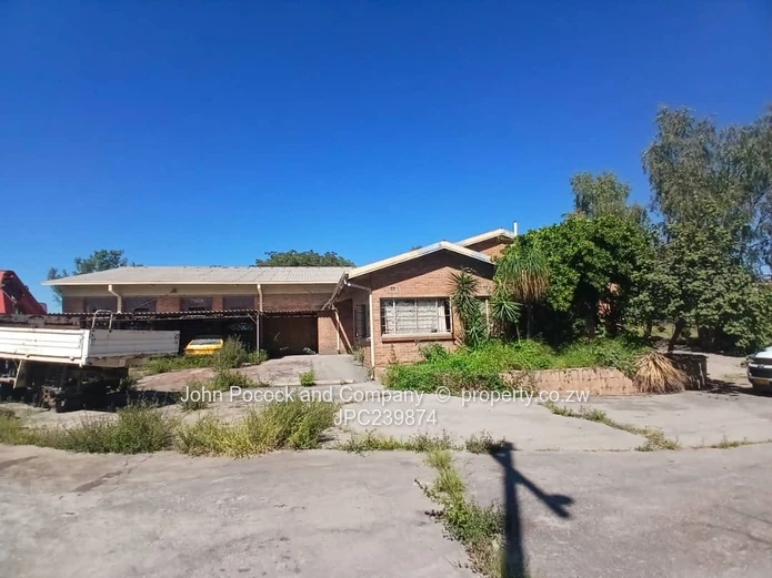 Warehouse/ factory with large yard space (Sole Mandate)