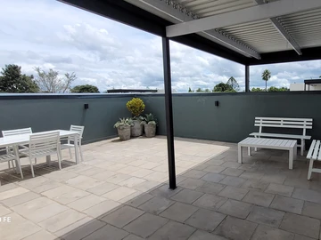 2 Bedroom Flat & Apartment