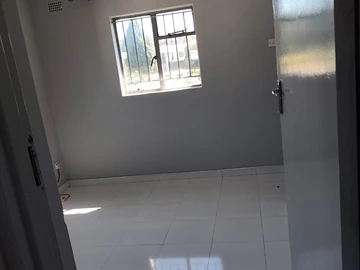 2 Bedroom Flat & Apartment