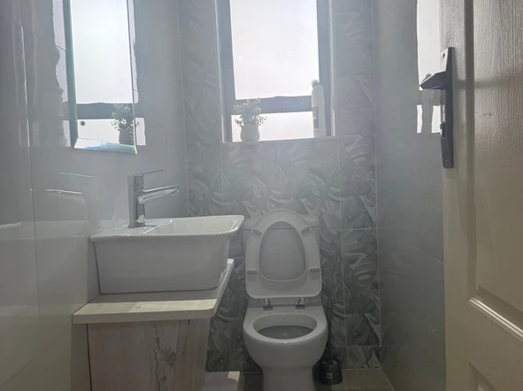 4 Bedroom Flat & Apartment