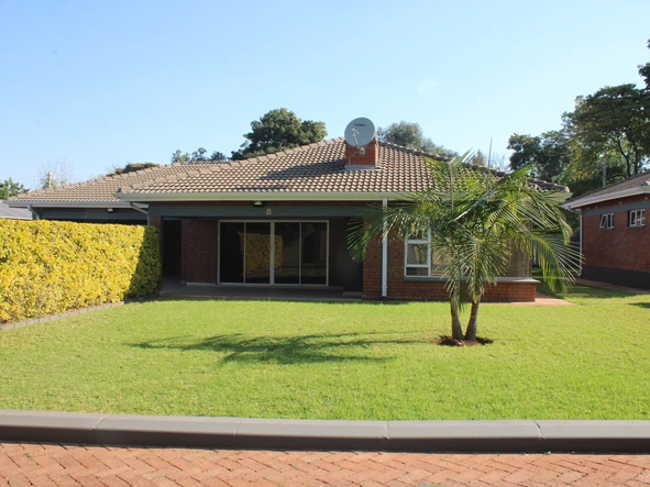 3 Bedroom Flat & Apartment