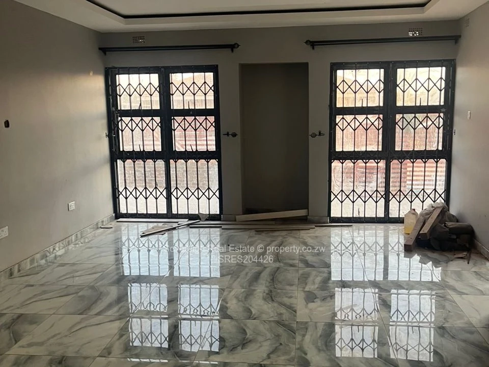 3 Bed Flats & Apartments for Rent in Haig Park SRES204426