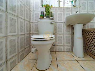 2 Bedroom Flat & Apartment