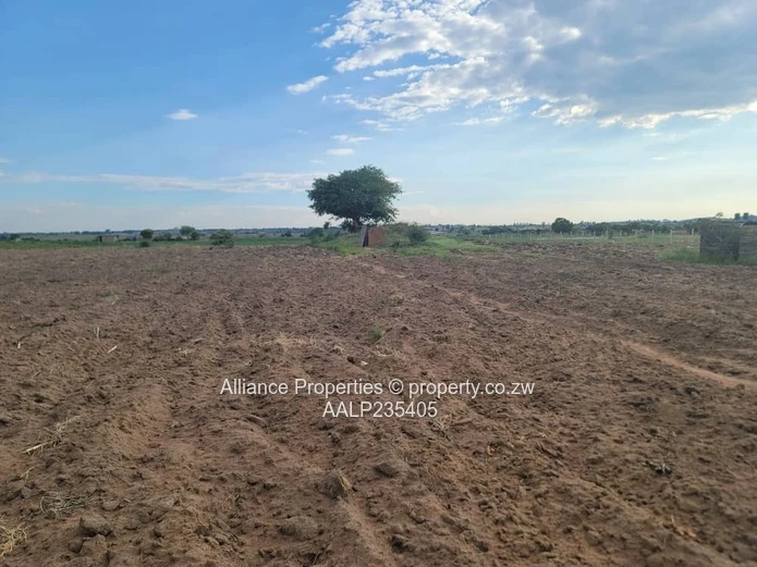 Elite Agro-Residential Retreat: 1.2 Hectare Plot with 4-Bedroom Home & Borehole in Rainharm