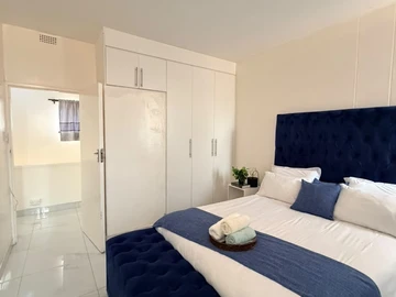 2 Bedroom Flat & Apartment