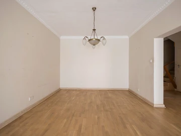 3 Bedroom Flat & Apartment