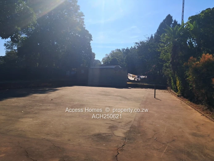 A charming Residence close Kew Drive and Ridgeway North  (Sole Mandate)