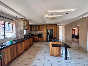 5 Bedroom House