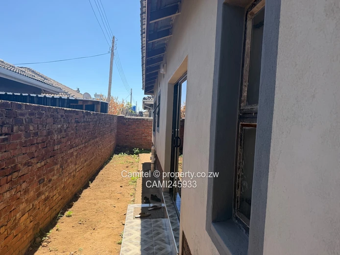 Modern 4BR/3BA Home in Madokero - Borehole & Garage (Sole Mandate)
