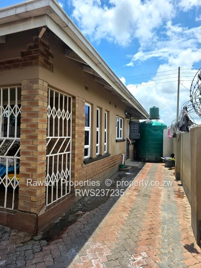 Neat as a pin! (Sole Mandate)