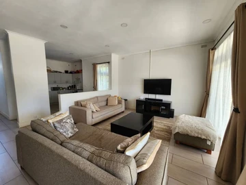 3 Bedroom Flat & Apartment