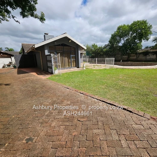Freshly Renovated Cosy House on Main Road too.