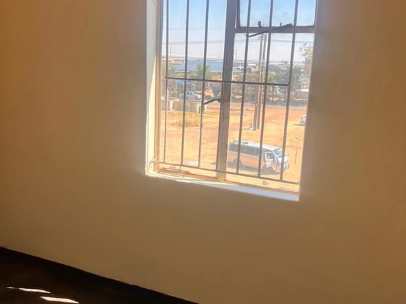 2 Bedroom Flat & Apartment