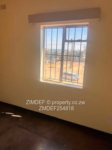 Bright 2-Bed Furnished Flat with Secure Windows — Willowvale (Sole Mandate)