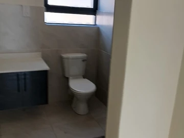 2 Bedroom Flat & Apartment