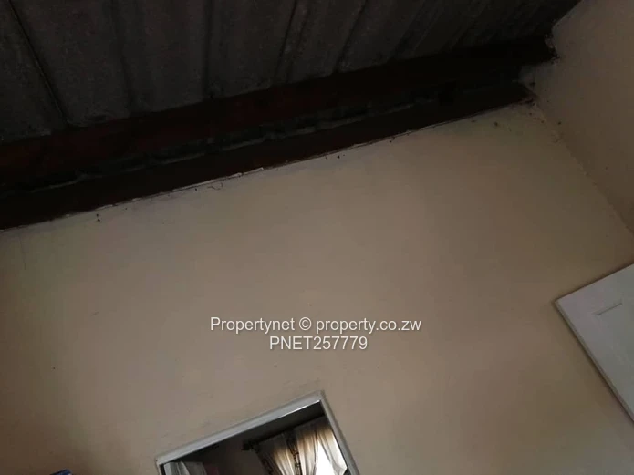 4-Bed Home in Glen View 3 with Title Deeds, Borehole & Secure Gate (Sole Mandate)