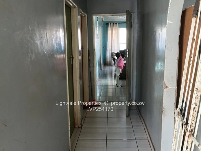 Neat house in Seke Unit A (Sole Mandate)