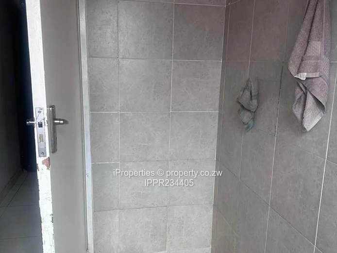 Neat 3-Bedroom Home in Stoneridge (200sqm)