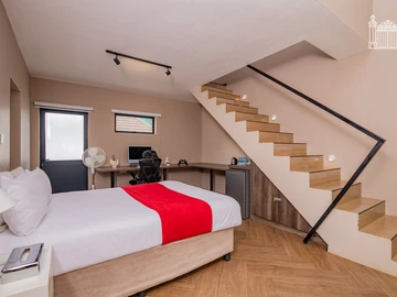 Hotel & Lodge