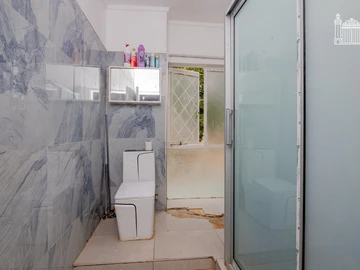 2 Bedroom Flat & Apartment