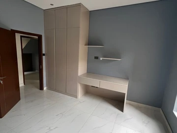 3 Bedroom Flat & Apartment